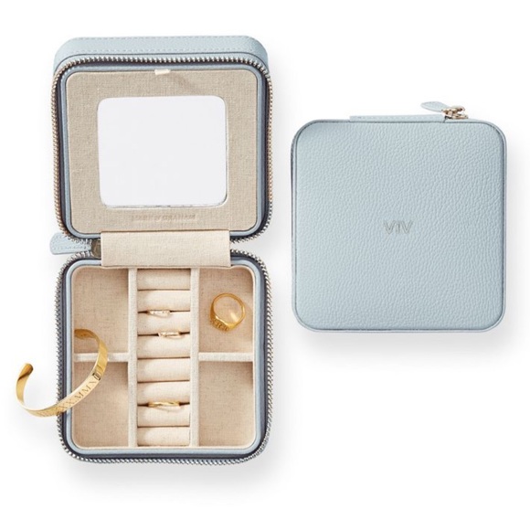 🚨MAKE AN OFFER🚨 Mark and Graham AMC Monogrammed Small Travel Jewelry Case - Picture 2 of 13